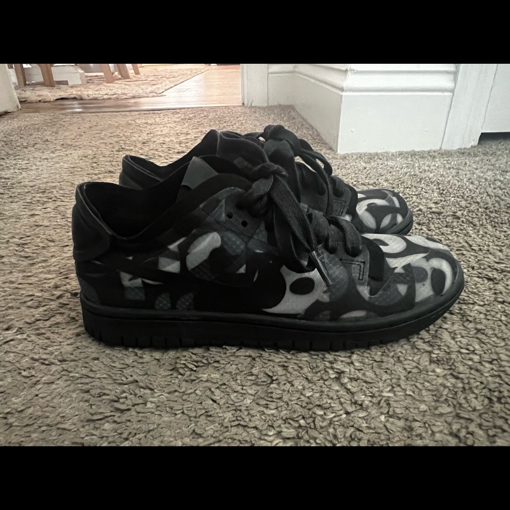 Women’s size 7 Nike X Comme des Garçons dunk lows